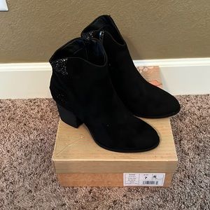 Very G Gypsy Bootie, Size 7, Black with Peek A Boo Glitter Heel, Brand New